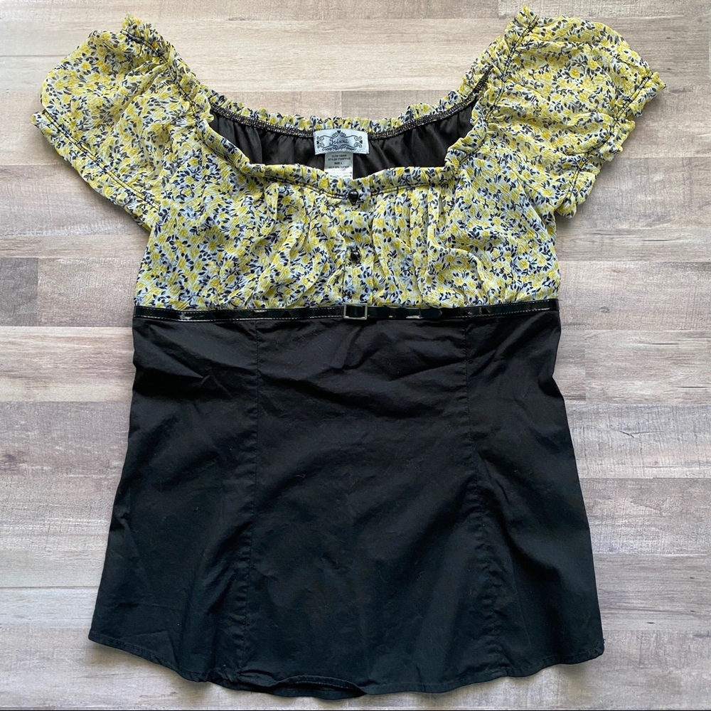 Trixxi Floral Short Sleeve Top w/ Belt - Size L